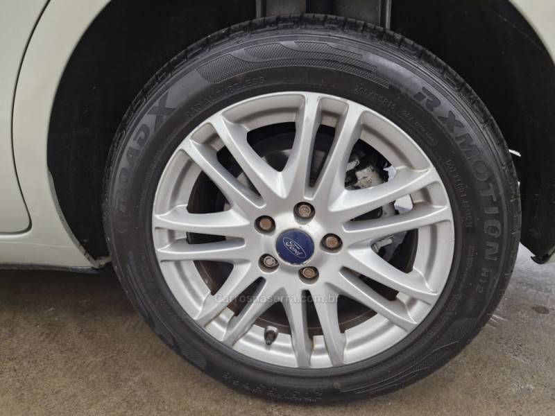 FORD - FOCUS - 2010/2011 - Prata - R$ 41.900,00