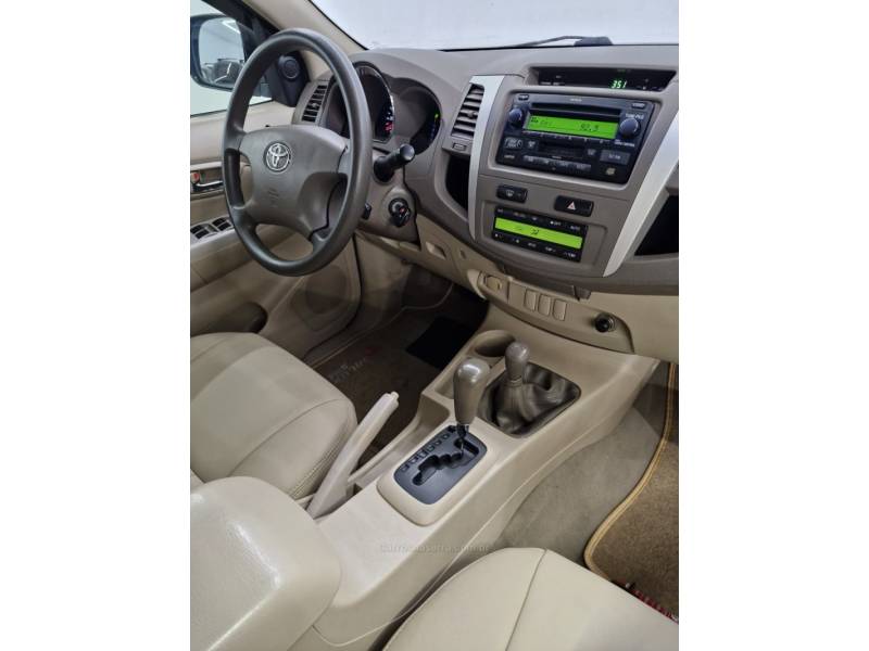 TOYOTA - HILUX SW4 - 2006/2006 - Branca - R$ 99.900,00