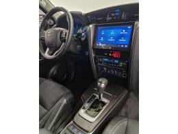TOYOTA - HILUX SW4 - 2023/2024 - Preta - R$ 345.900,00