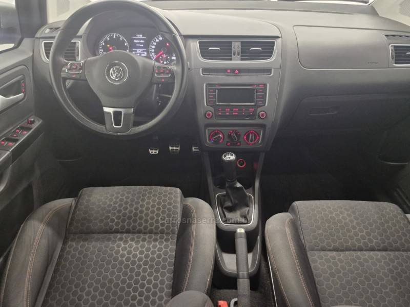 VOLKSWAGEN - SPACE CROSS - 2013/2014 - Prata - R$ 56.900,00