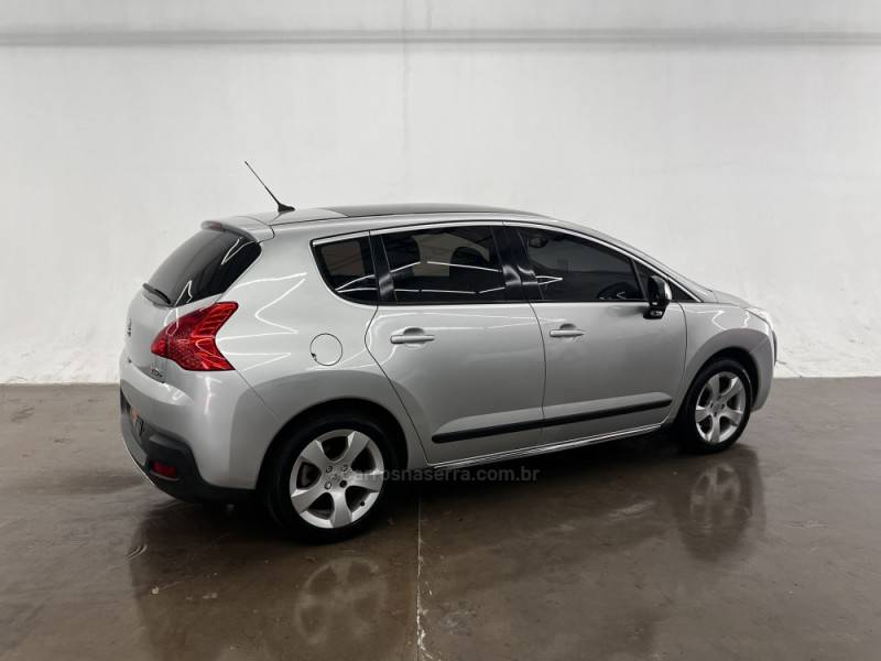 PEUGEOT - 3008 - 2011/2012 - Prata - R$ 43.900,00