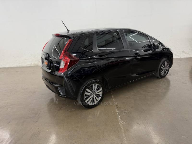 HONDA - FIT - 2015/2016 - Preta - R$ 65.900,00