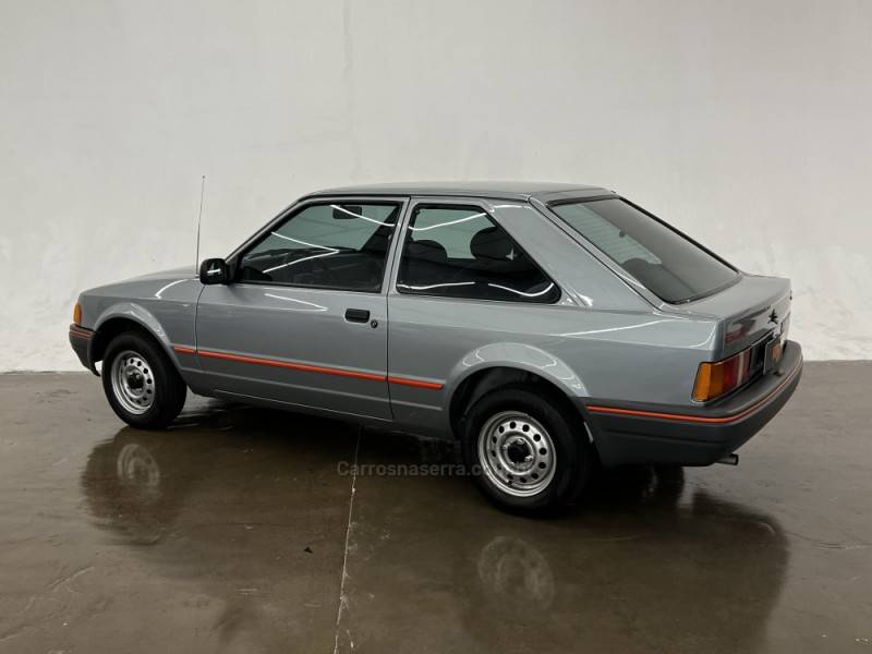 FORD - ESCORT - 1994/1994 - Cinza - R$ 25.900,00