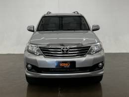 TOYOTA - HILUX SW4 - 2015/2015 - Prata - R$ 124.900,00