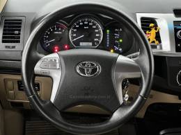 TOYOTA - HILUX SW4 - 2015/2015 - Prata - R$ 124.900,00