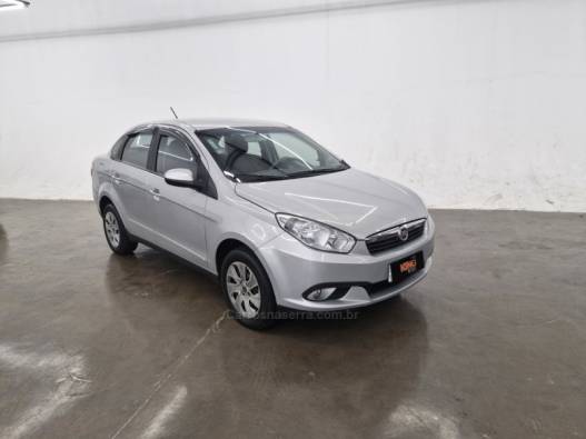FIAT - GRAND SIENA - 2015/2016 - Prata - R$ 41.900,00