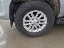 TOYOTA - HILUX SW4 - 2015/2015 - Prata - R$ 159.900,00