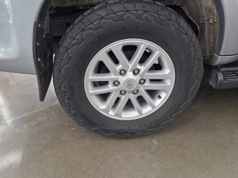 TOYOTA - HILUX SW4 - 2015/2015 - Prata - R$ 159.900,00