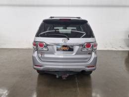 TOYOTA - HILUX SW4 - 2015/2015 - Prata - R$ 159.900,00