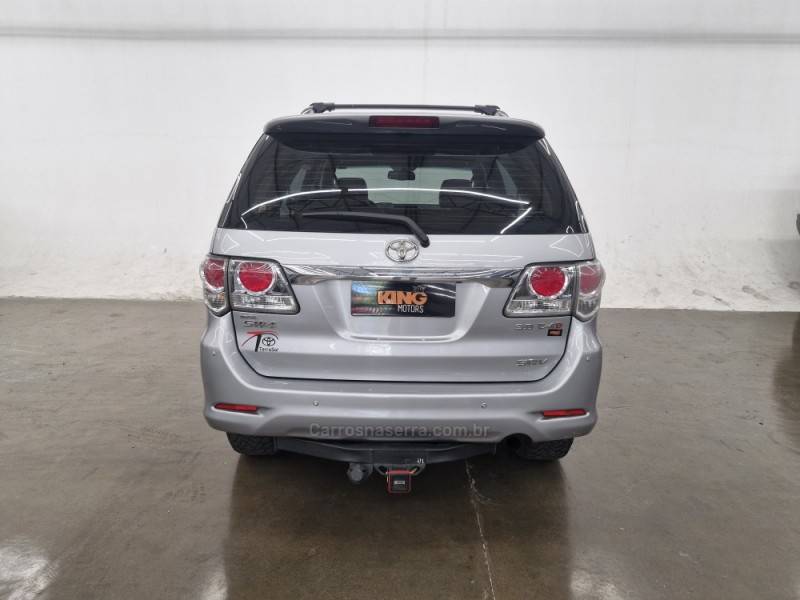 TOYOTA - HILUX SW4 - 2015/2015 - Prata - R$ 159.900,00