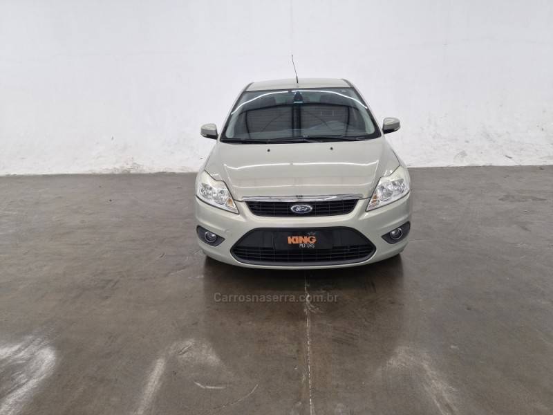 FORD - FOCUS - 2010/2011 - Prata - R$ 41.900,00