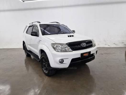 TOYOTA - HILUX SW4 - 2006/2006 - Branca - R$ 99.900,00