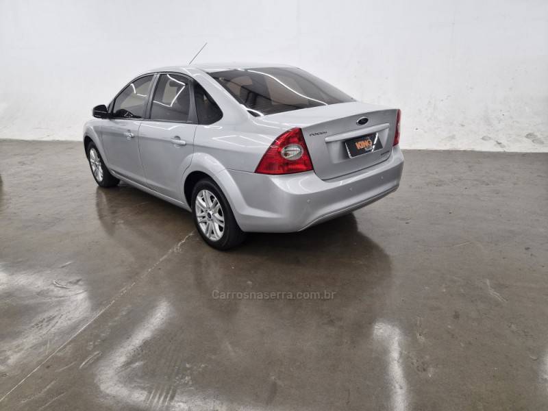 FORD - FOCUS - 2013/2013 - Prata - R$ 43.900,00