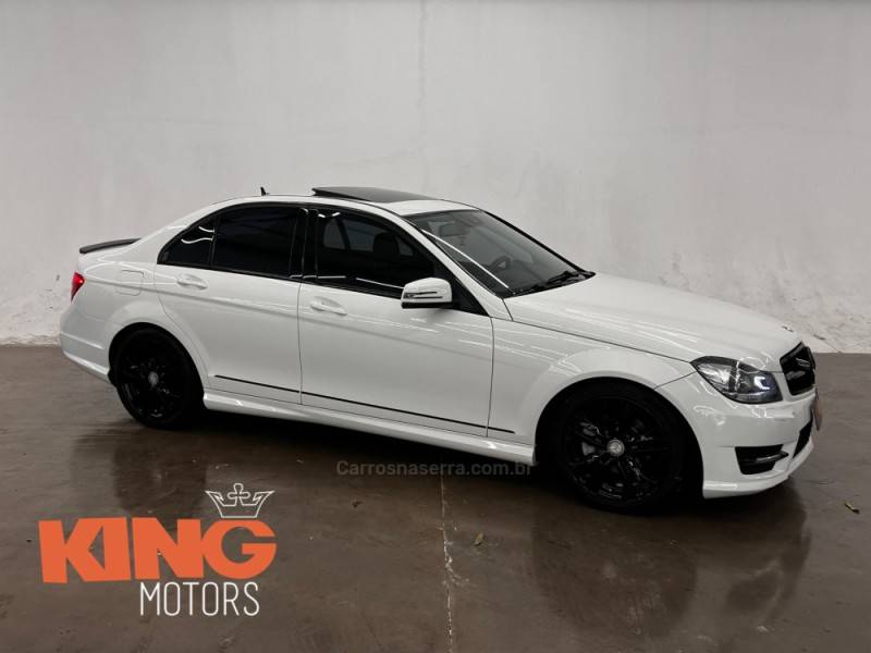 MERCEDES-BENZ - C 200 - 2013/2014 - Branca - R$ 89.900,00