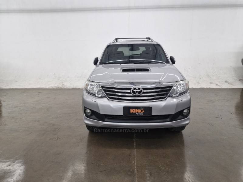 TOYOTA - HILUX SW4 - 2015/2015 - Prata - R$ 159.900,00
