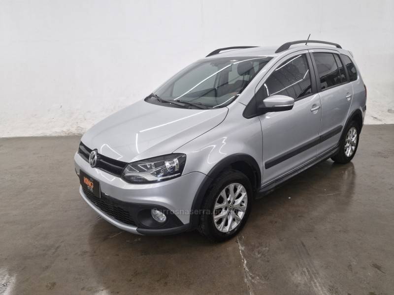 VOLKSWAGEN - SPACE CROSS - 2013/2014 - Prata - R$ 56.900,00